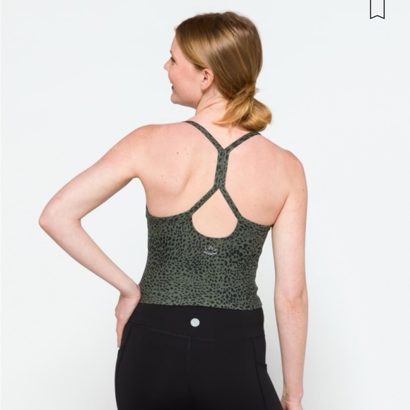 Beyond yoga printed crop performance tank - Picture 2 of 6